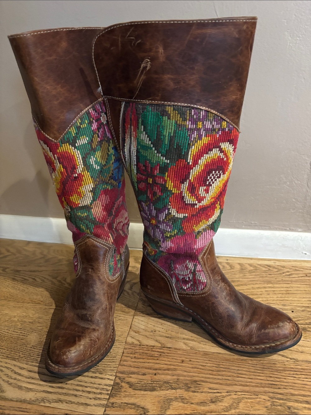 Unique Vintage Lidog Women’s Brown Leather Boots w/Woven Floral Shaft